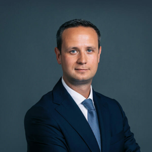 Dr Ashley Bowes